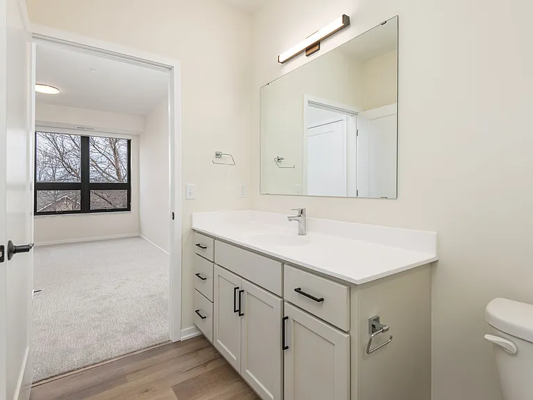 The Uptown Apartments — Photo 32