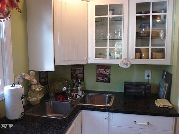 3rd image of 147 Floral Way