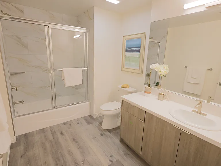 10132 Commerce Ave #410 — Photo 15