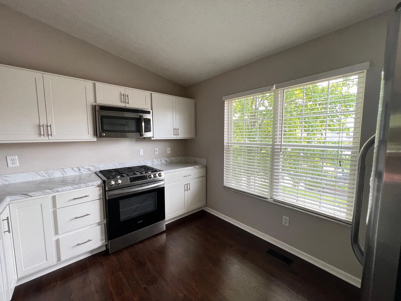 3 bed, 1450 sqft, $2,250 — Photo 3