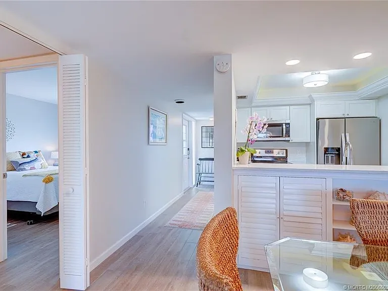 5553 NE Gulfstream Way — Photo 10