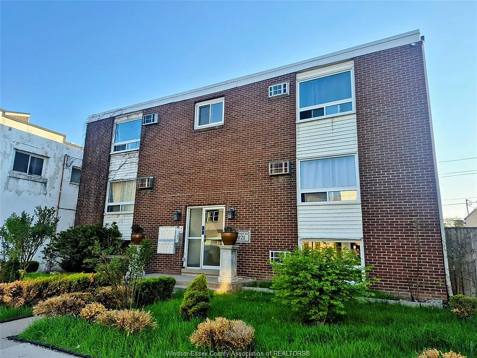 821 Pillette Rd #7