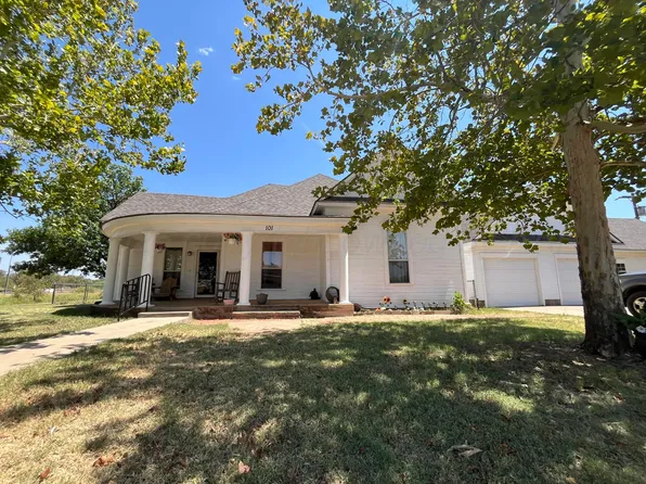 101 6th St SE, Childress, TX 79201