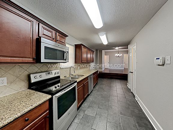 5th image of 604 Casa Linda Dr