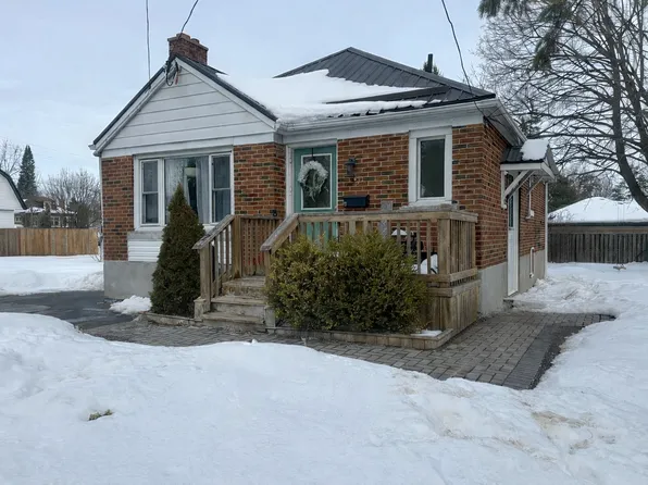 17 Reynolds Cres #B, Belleville, ON K8P 2W6