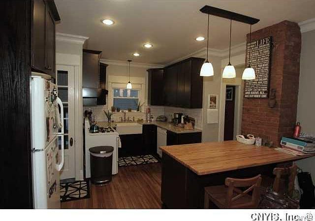 2nd image of 264 Flower Ave E