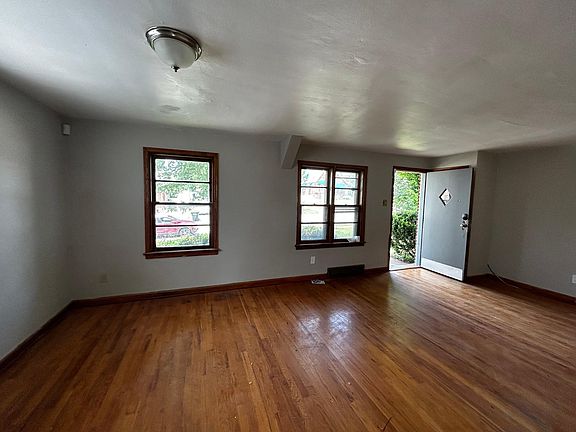 2nd image of 442 N Dade Ave