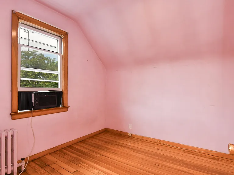 241 Maple St — Photo 17