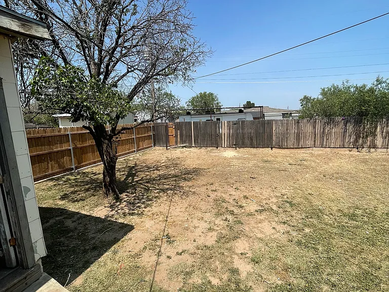 1107 Barnes Ave — Photo 5