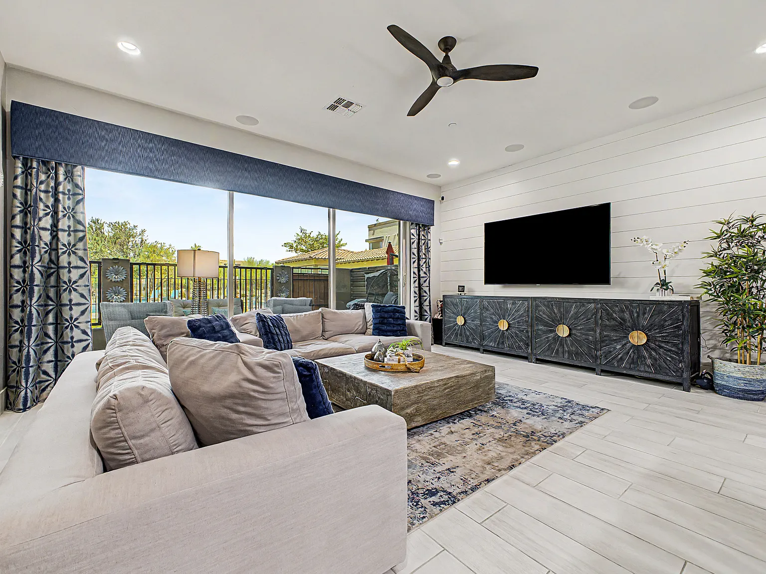 3 bed, 2.5 bath, 2378 sqft, $4,375 — Photo 2