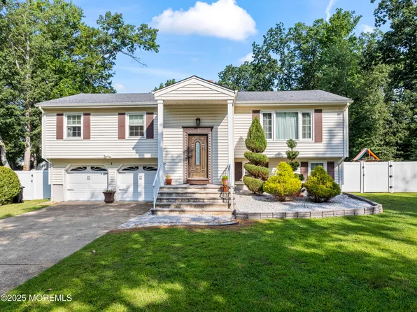 1 Vicksburg Drive, Manalapan, NJ 07726