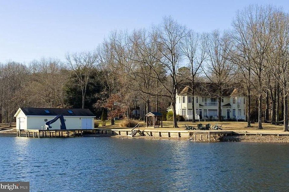 1st image of 890 Tall Pines Dr