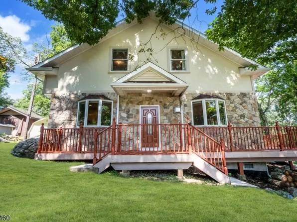 104 Bishops Rock Rd, Hopatcong Boro, NJ 07843