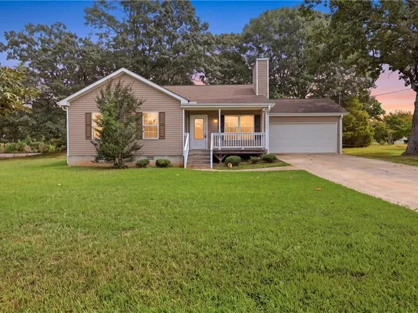 6214 Helen St, Lula, GA 30554