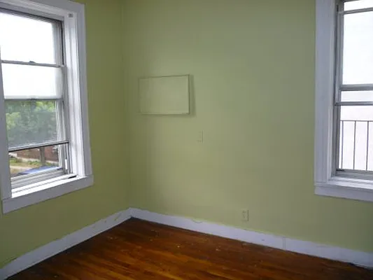 Rented by Elenora Dantchev, LREB | media 2