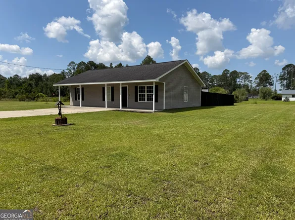 354 Peach Ln, Baxley, GA 31513