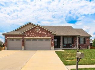 5 Maplebrooke Ct, Troy, IL 62294