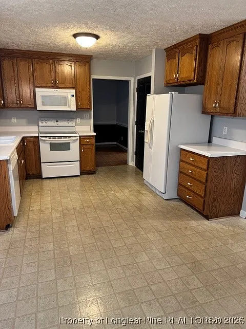 4 bed, 2.5 bath, 1954 sqft, $1,900 — Photo 4