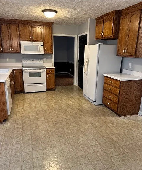 5340 Miranda Dr — Photo 4