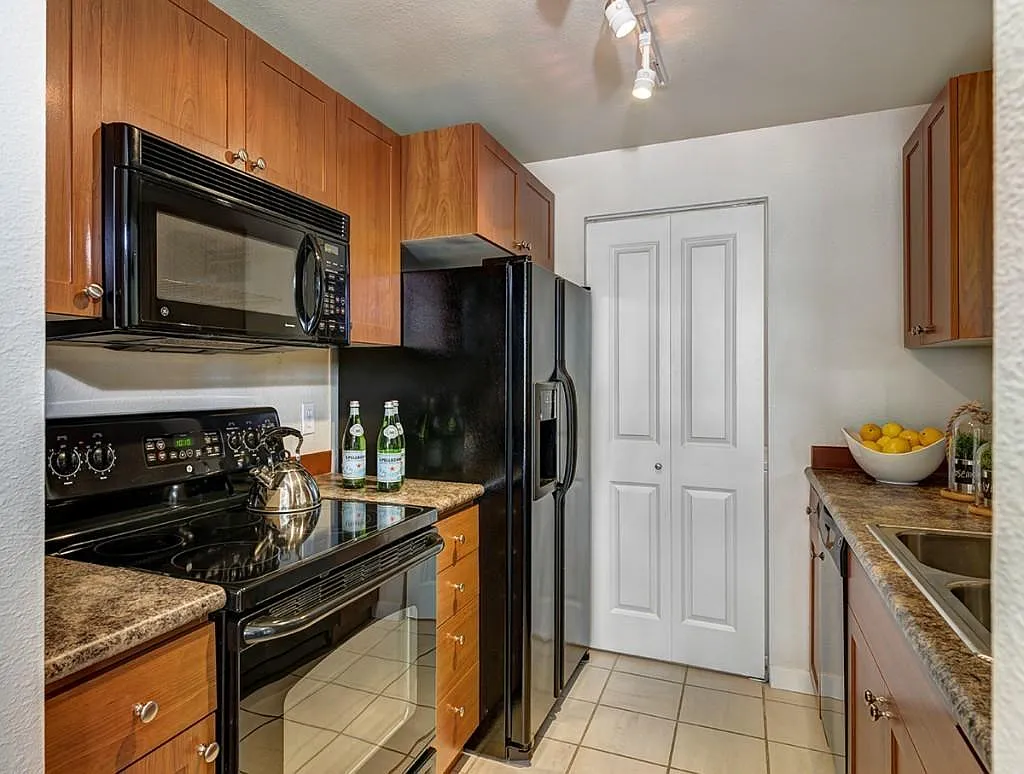 1 bed, 606 sqft, $1,995 — Photo 3