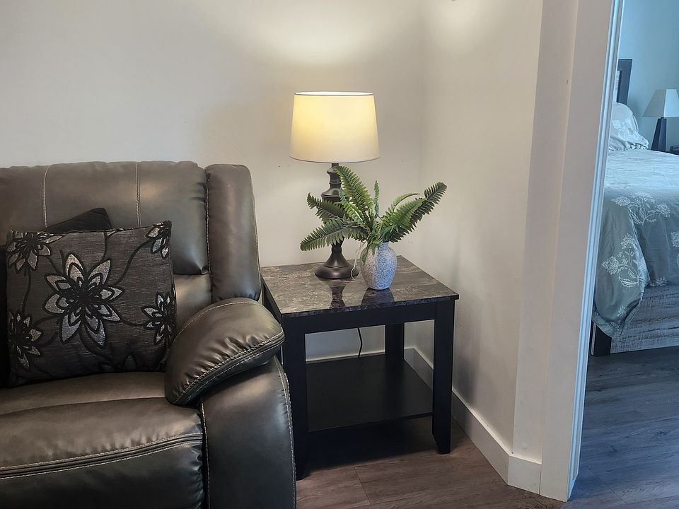 1st image of 1121 6th Ave SW #813