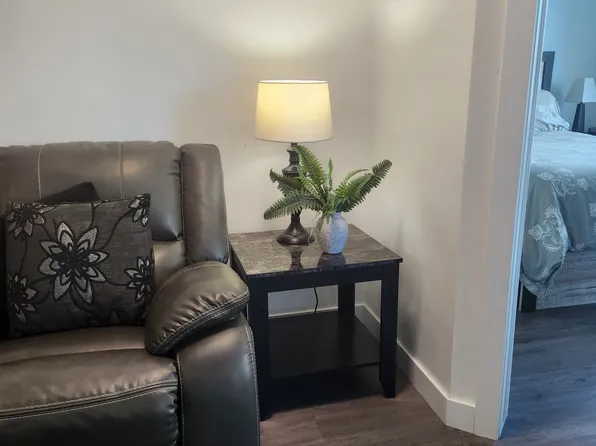 1121 6th Ave SW, Calgary, AB