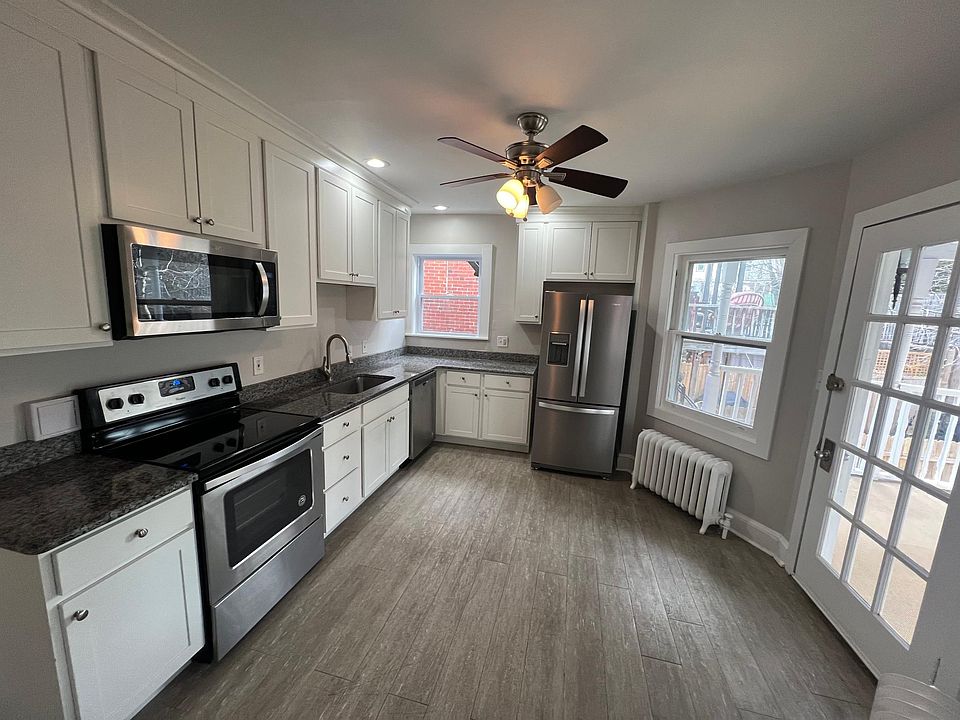 1st image of 921 N Van Buren St APT 2