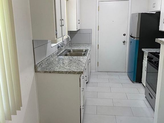 5th image of 9817 Crenshaw Blvd #1