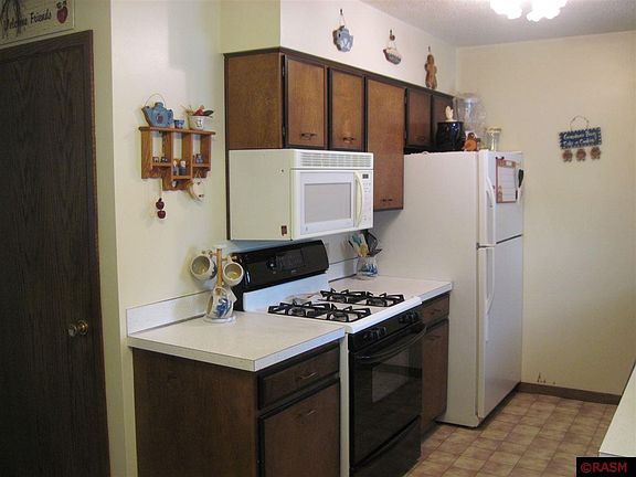 4th image of 233 Ann Dr