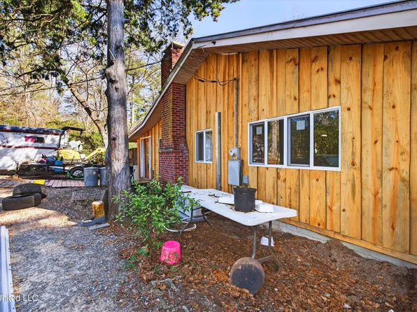 110 Bobwhite Ln, Lucedale, MS 39452