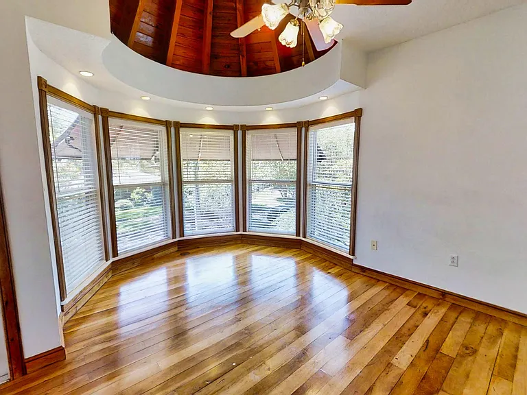 19 James Ave — Photo 6