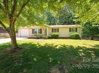 1505 Kings Rd, Hickory, NC 28602