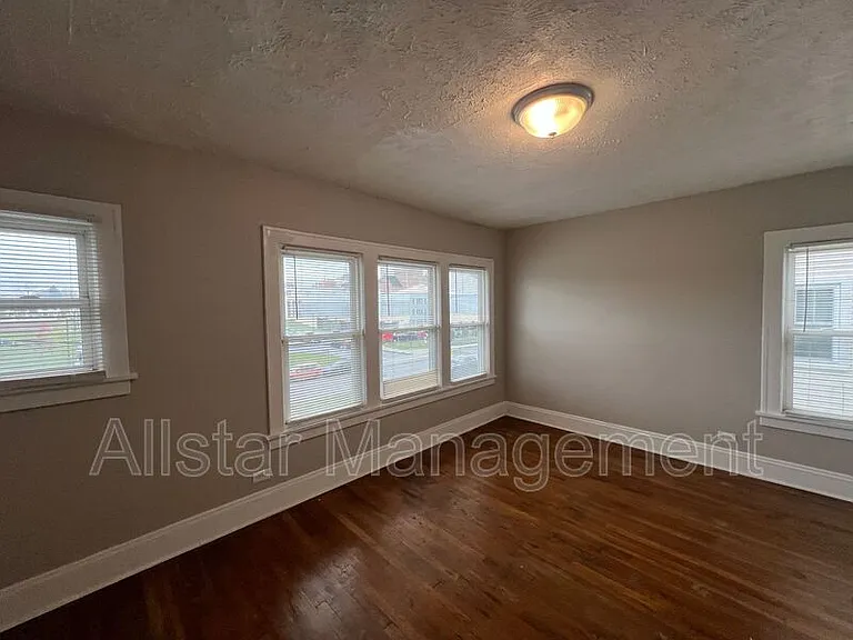 3301 Washington Blvd — Photo 20