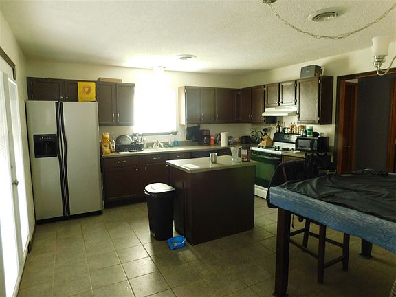 3rd image of 1490 Columbia Ave