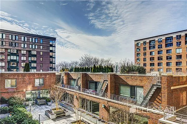 Sold by (Legacy) Elegran | media 8