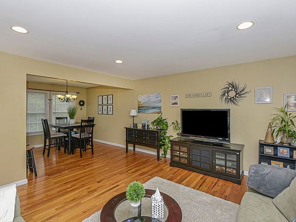 3rd image of 35 Caroline Ave