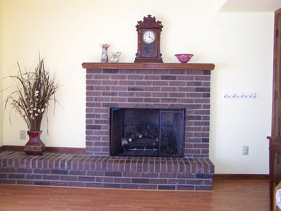 Fireplace in Cozy Hearth Roo