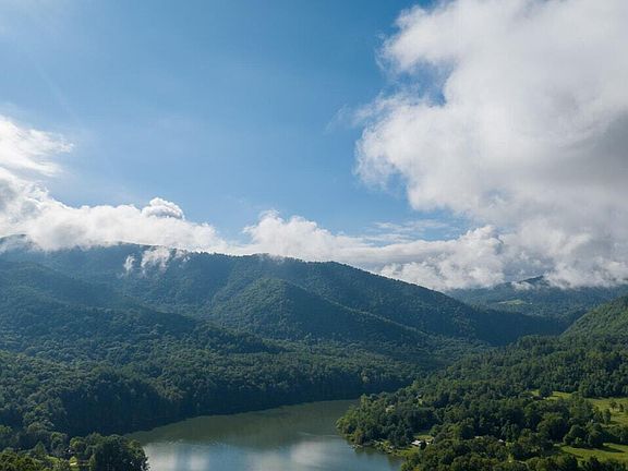 5th image of 2 High Country Rd