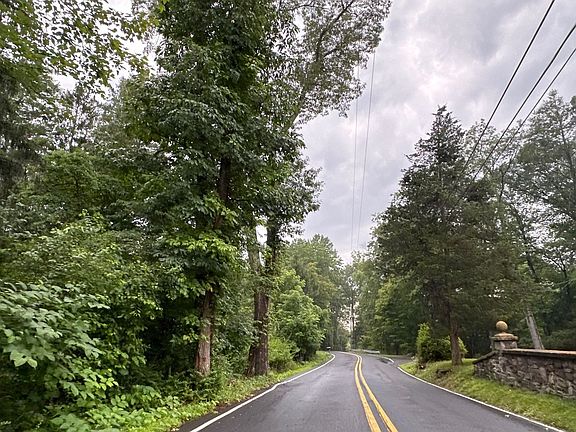 4th image of 1038 Poplar Valley Rd E