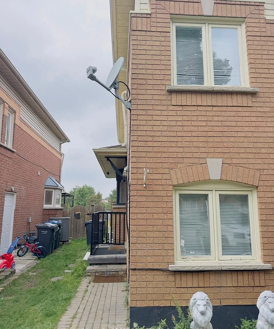 4 bed, $2,800 — Photo 1