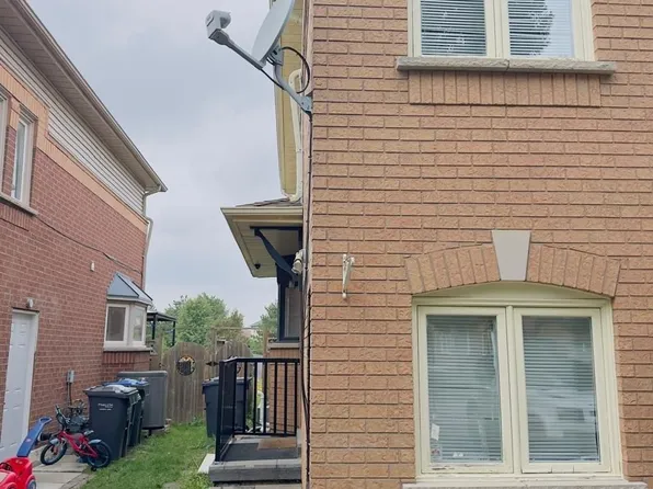 126 Rainforest Dr N, Brampton, ON L6R 1A3