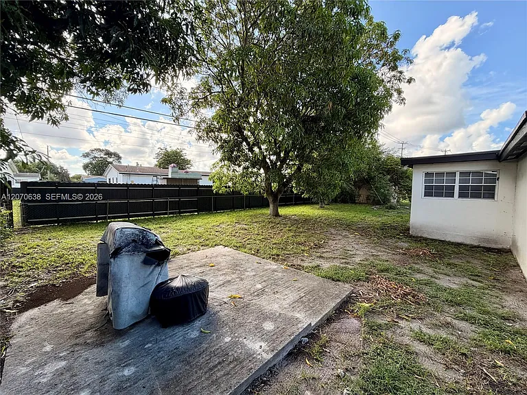 18711 NW 24th Ave — Photo 17