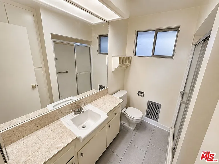3320 Griffith Park Blvd #7 — Photo 10