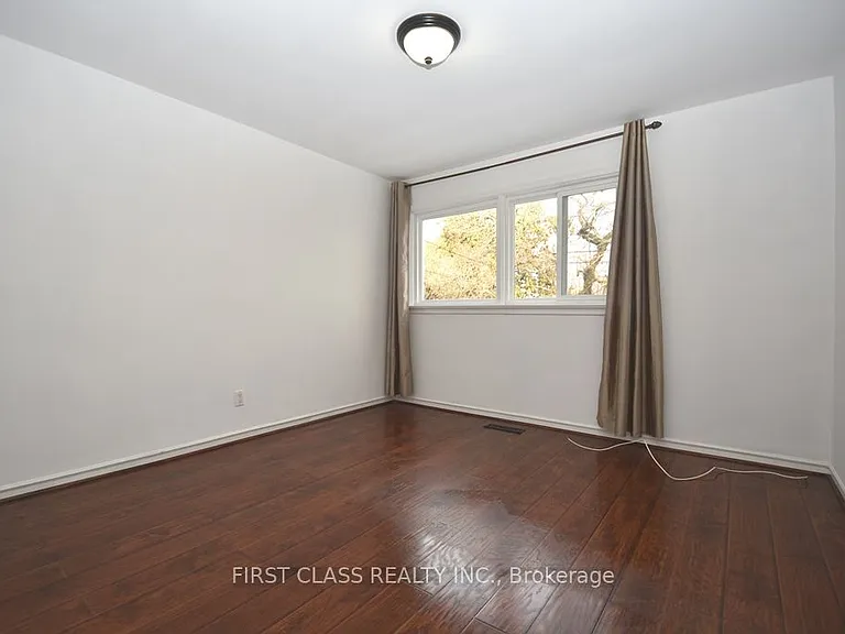 87 Vauxhall Dr — Photo 7