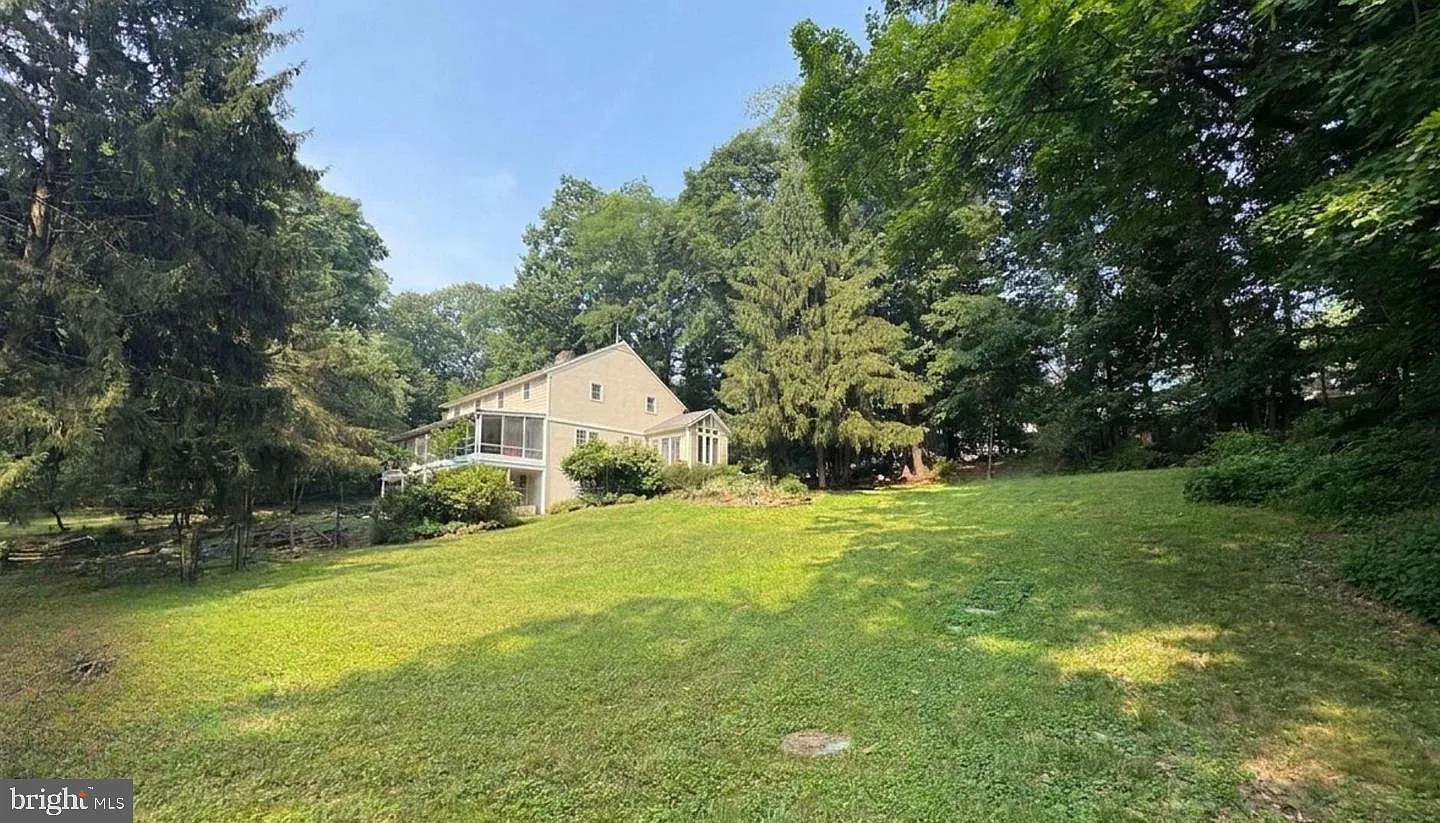 6 bed, 4.0 bath, 2468 sqft, $4,200 — Photo 2