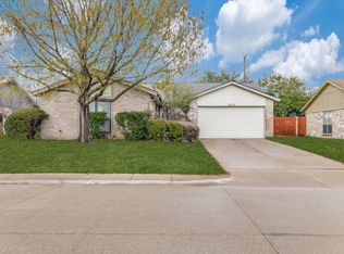 3914 Willowood Ln, Grand Prairie, TX 75052
