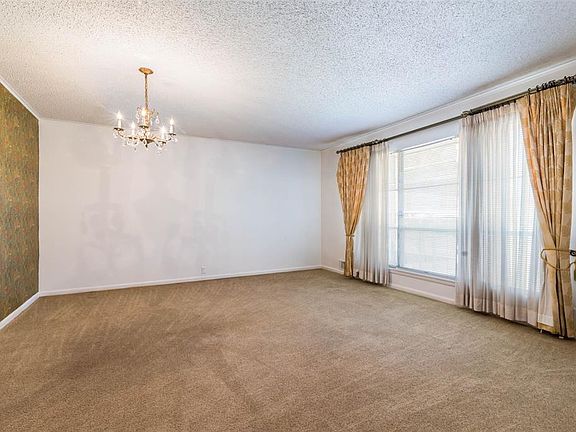 4th image of 804 Crestview Dr
