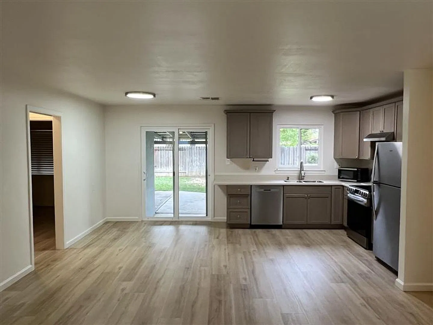 Charming 4-Bedroom Home in Sacramento! — Photo 2
