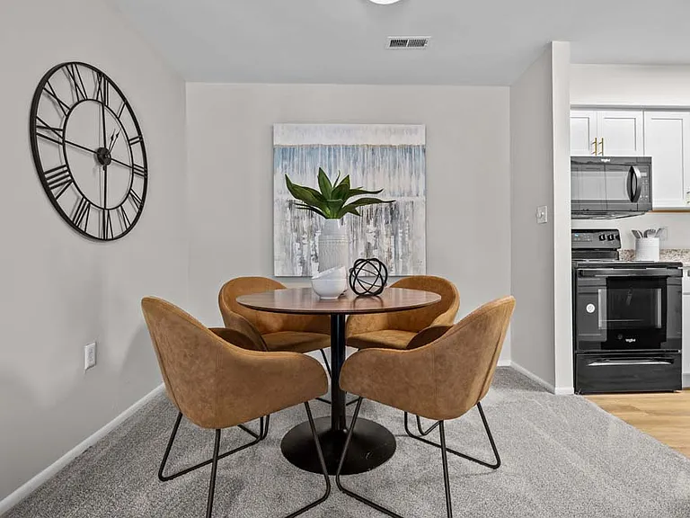 Runaway Bay Apartments — Photo 3