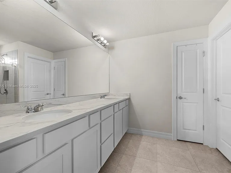 3142 Poinciana St — Photo 15